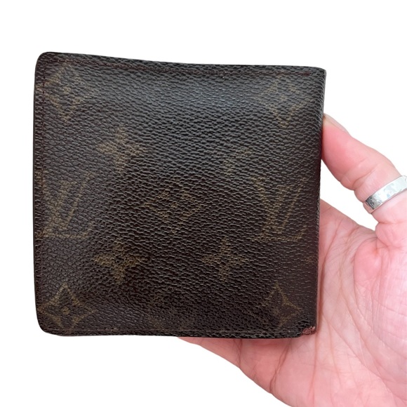 AUTHENTIC Louis Vuitton mens monogrammed bifold wallet - Picture 3 of 6